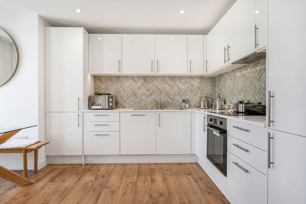 Property photo 3 of 19 Reception/Kitchen
