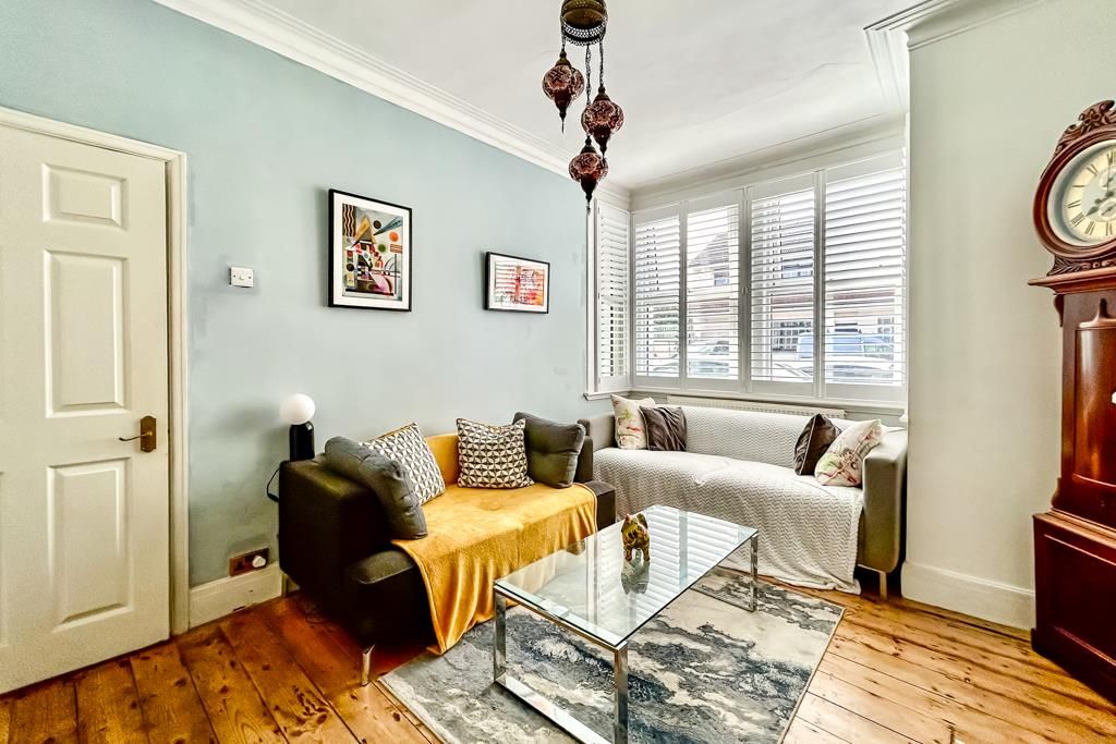 Property photo 3 of 27 Lounge