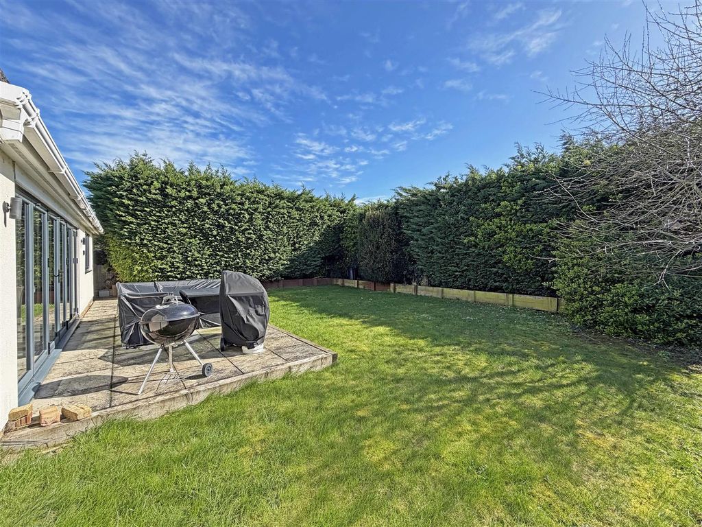 Property photo 3 of 16 Garden