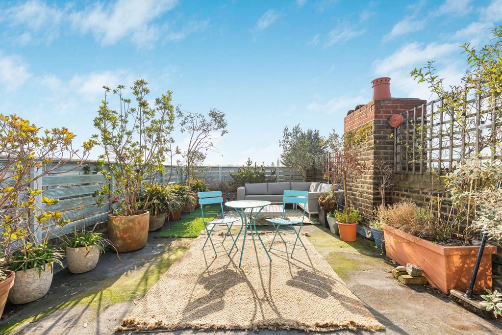 Property photo 1 of 12 Photo 5