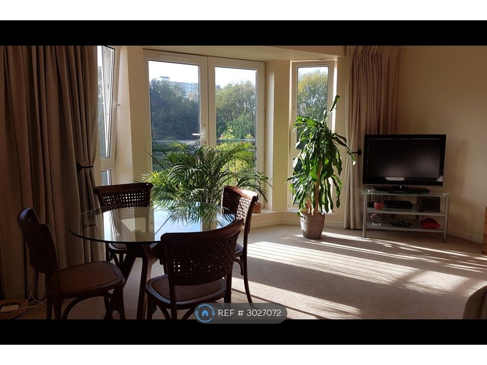 Property photo 2 of 16 Lounge