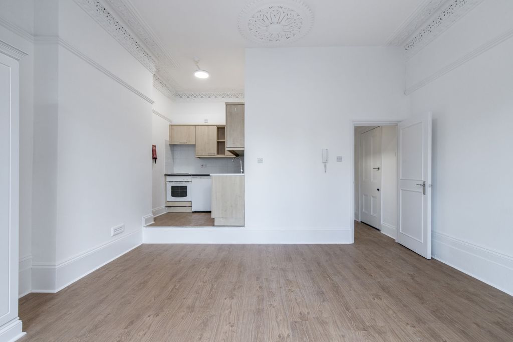 Property photo 3 of 10 Living_Room