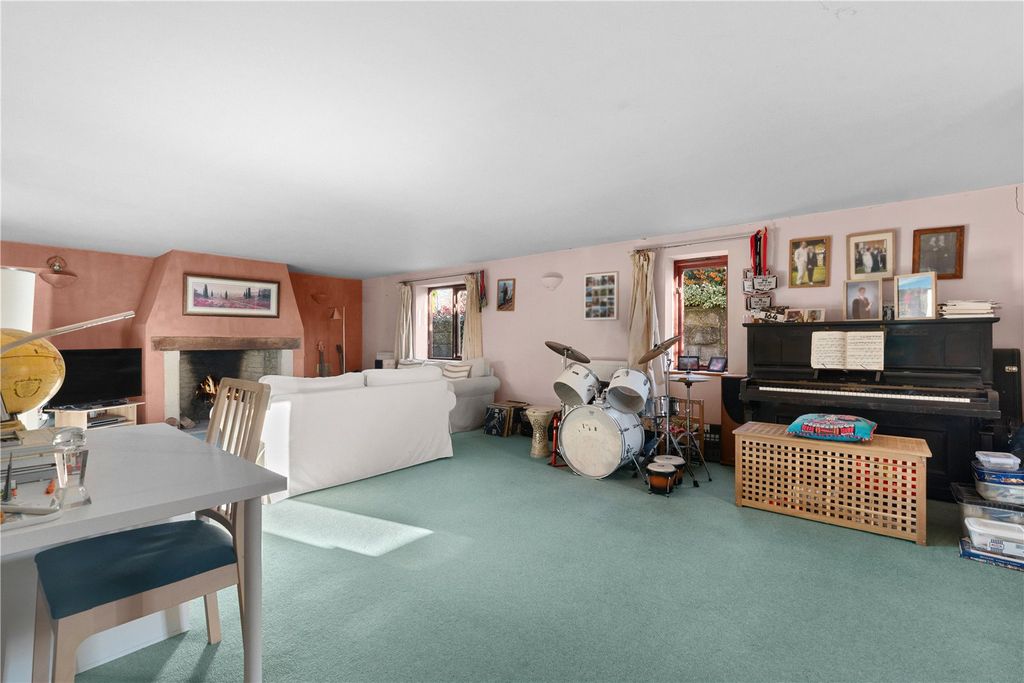 Property photo 3 of 16 Picture No. 11