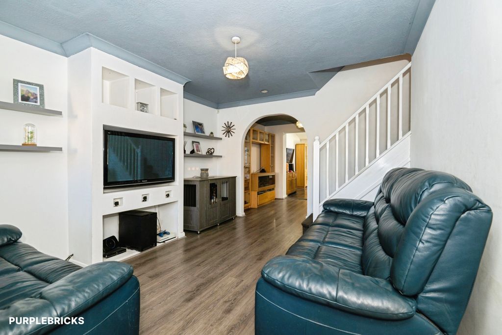 Property photo 2 of 26 Lounge
