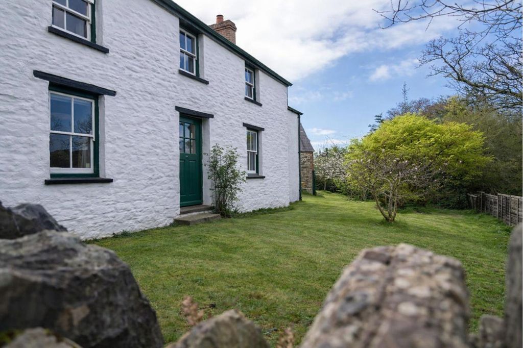 Property photo 2 of 50