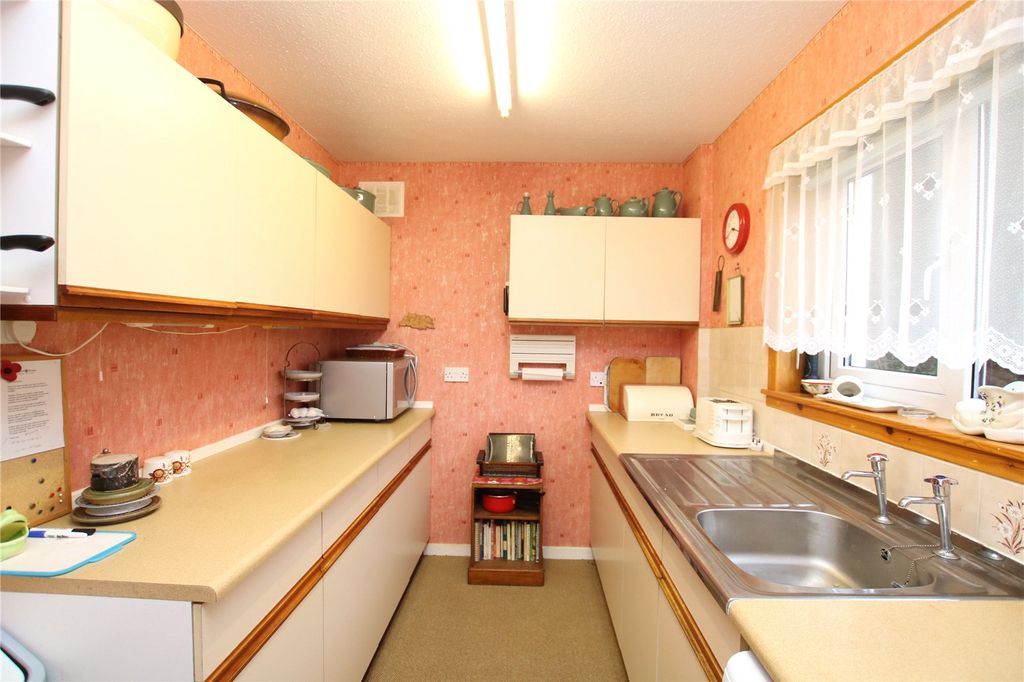 Property photo 3 of 14 Kitchen (2)