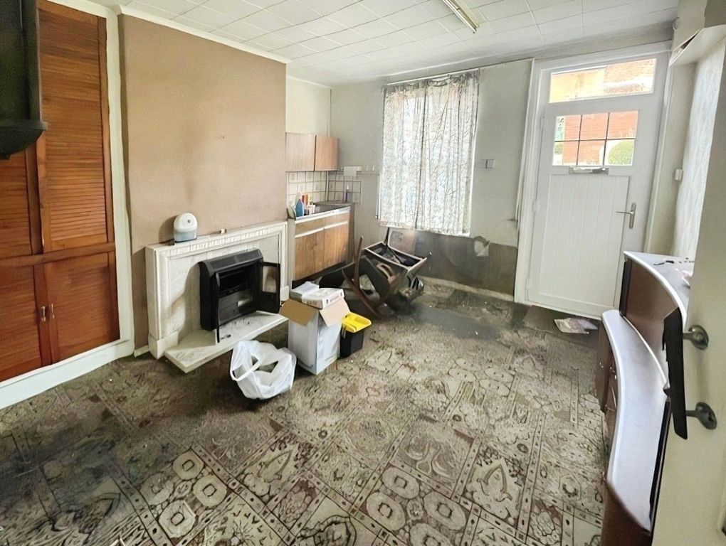 Property photo 3 of 8 Kitchen