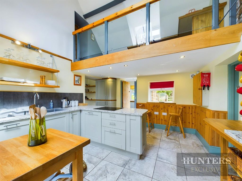 Property photo 3 of 29 Cam03696G0-Pr0158-Still023.Jpg