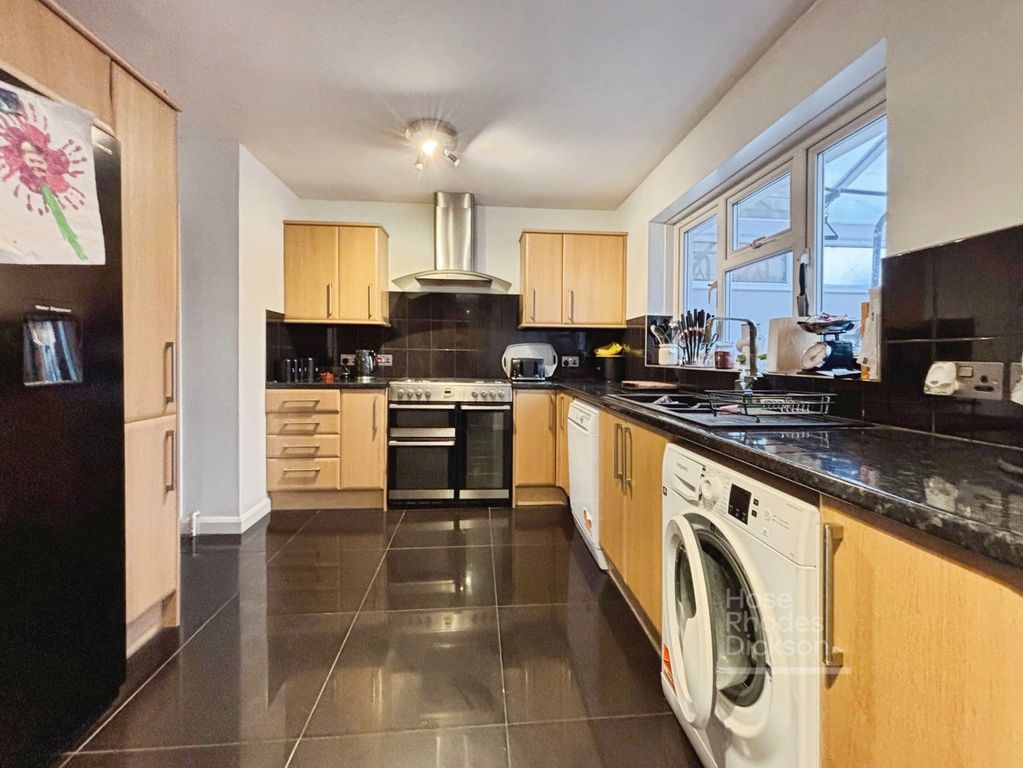Property photo 2 of 13 Kitchen