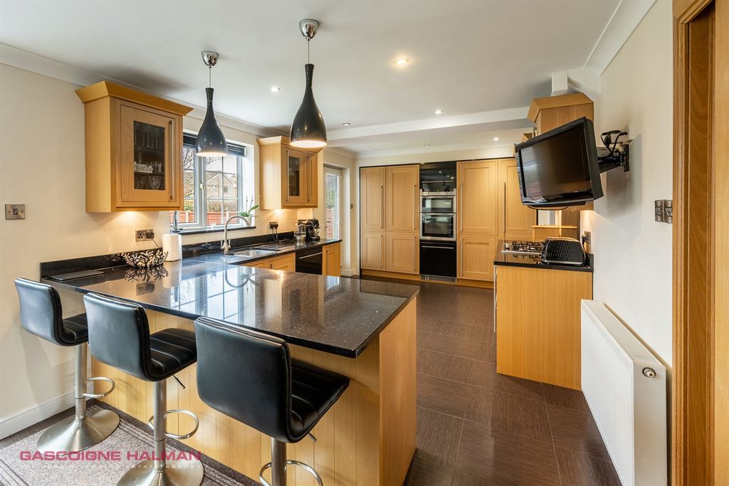 Property photo 2 of 19 Kitchen Diner