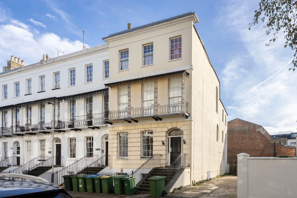 Property photo 1 of 7 Wellington St-01