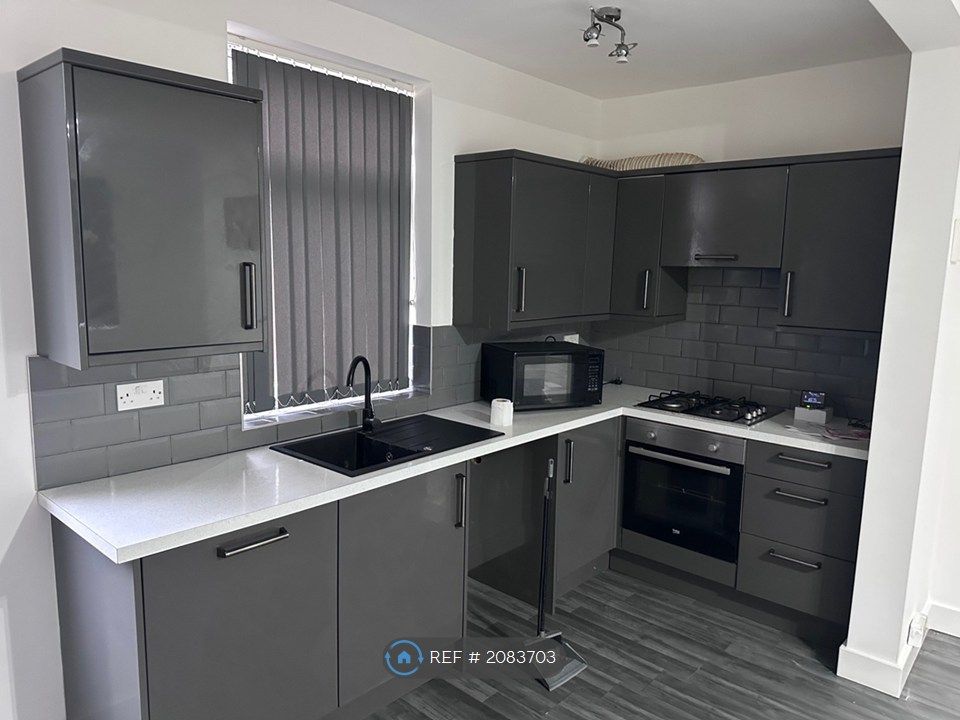 Property photo 3 of 11 Kitchen