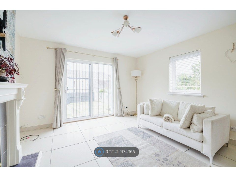 Property photo 1 of 7 Bright Lounge With Garden Access