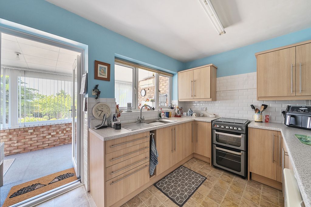Property photo 2 of 7 Kitchen