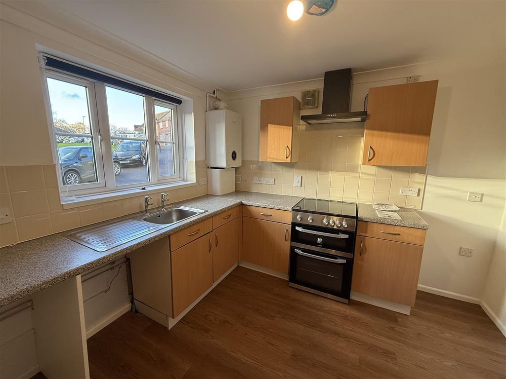 Property photo 2 of 10 Kitchen