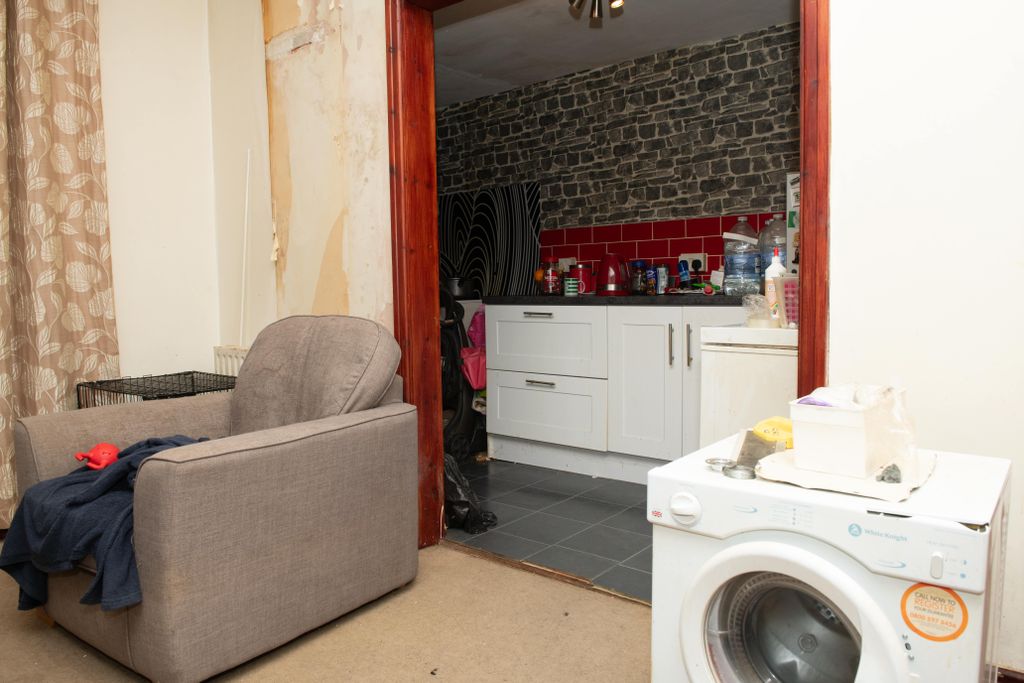 Property photo 3 of 21