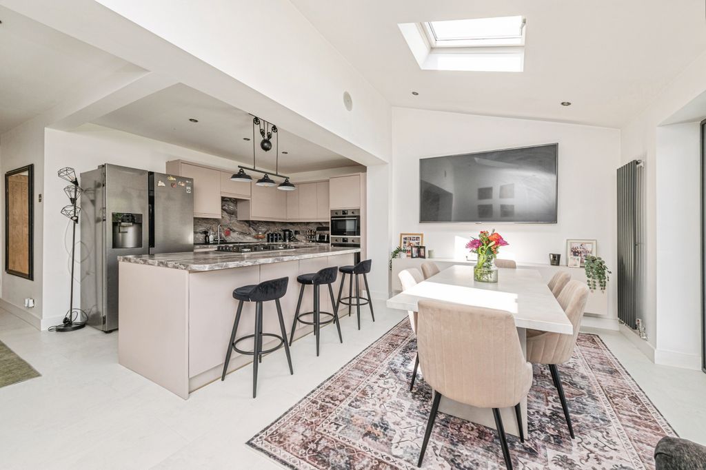 Additional image 4 of 4 bed semi-detached house for saleMardale Road, Dewsbury WF12