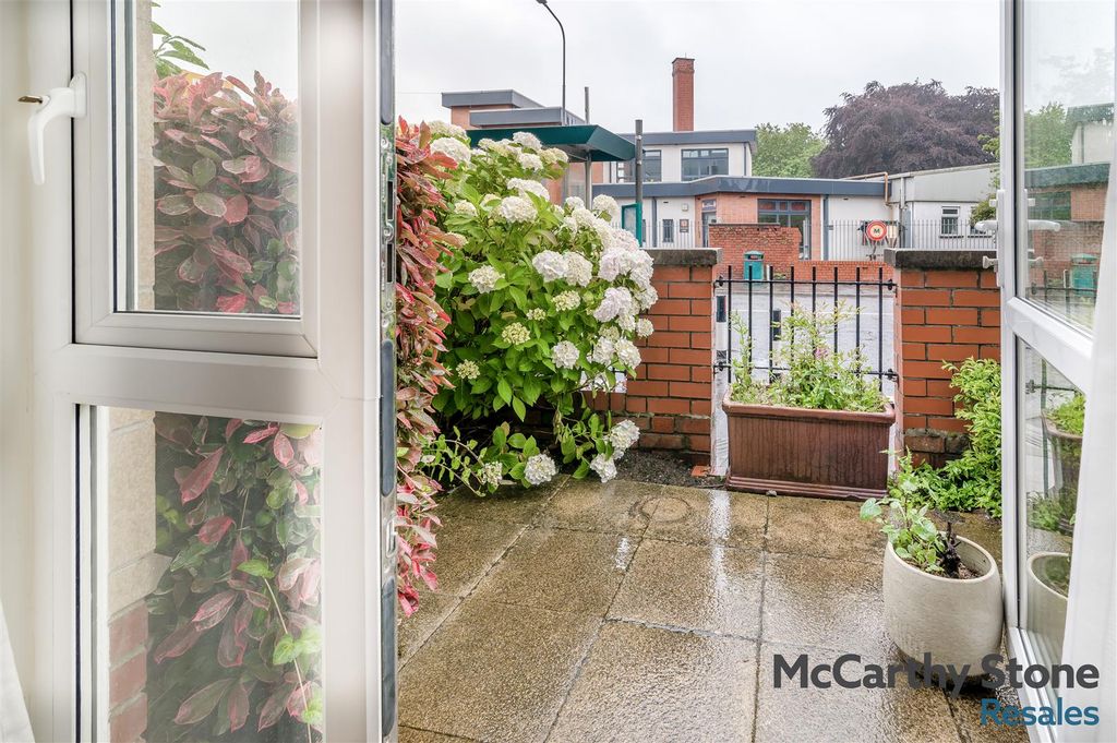 Property photo 2 of 23 8695574-Interior11.Jpg