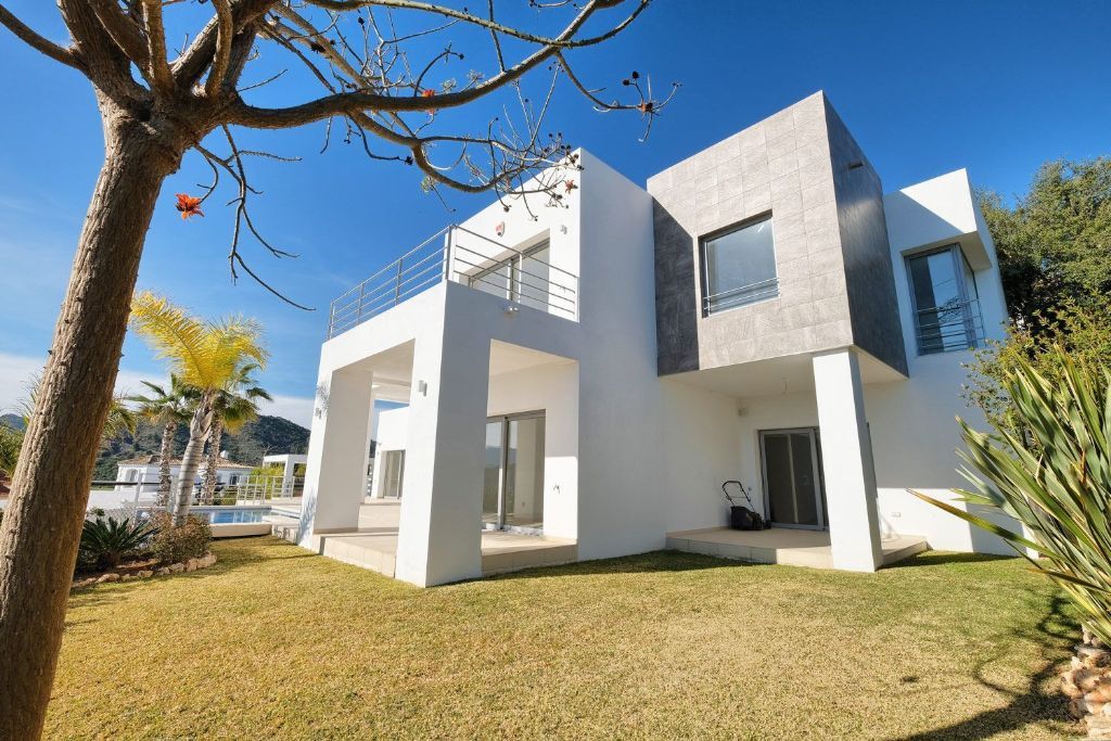Property photo 1 of 18