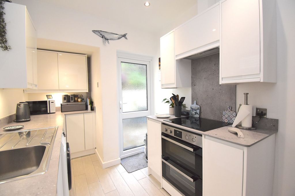 Property photo 2 of 28