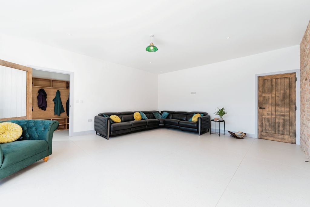 Property photo 3 of 19 Living Room