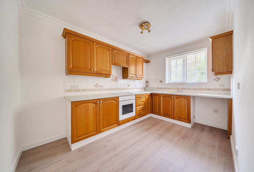 Property photo 3 of 11 1372378-4-68Fa1Fd...