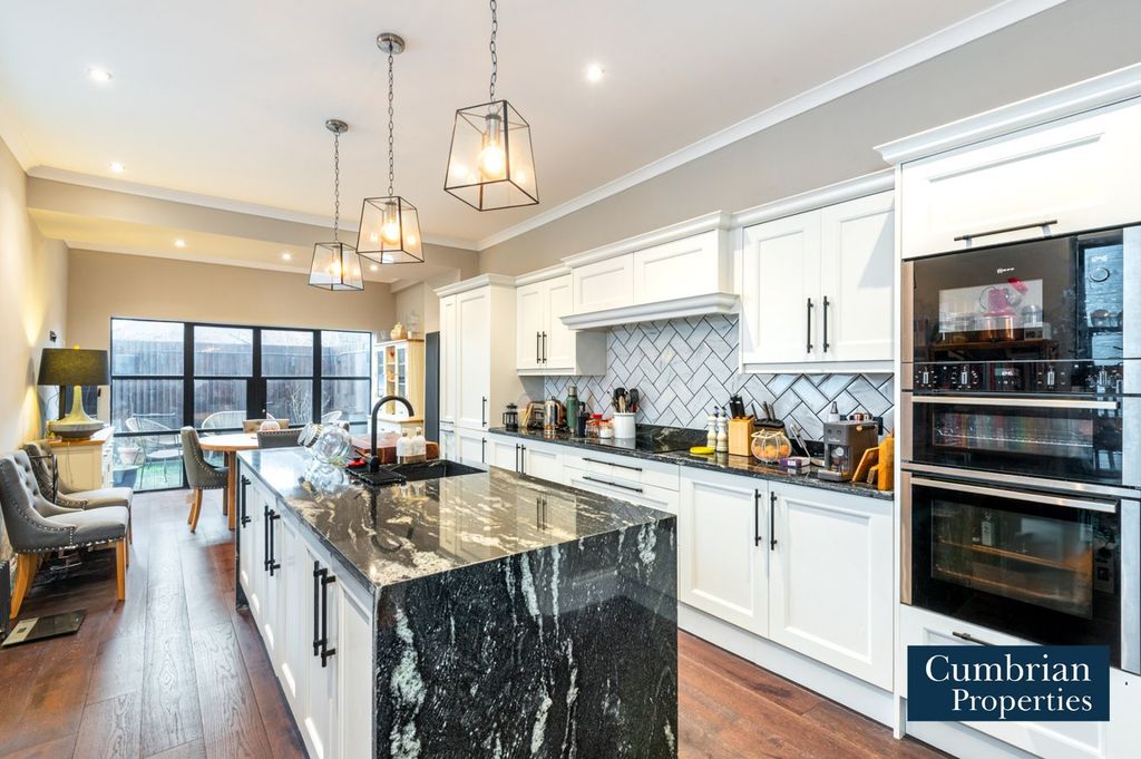 Property photo 2 of 26 Dining Kitchen
