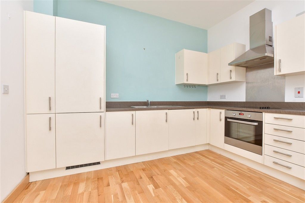 Property photo 2 of 11 Lounge / Kitchen