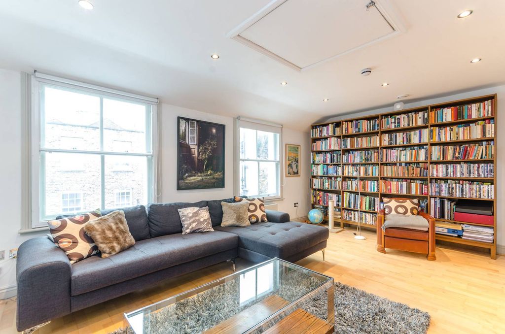 Property photo 2 of 17