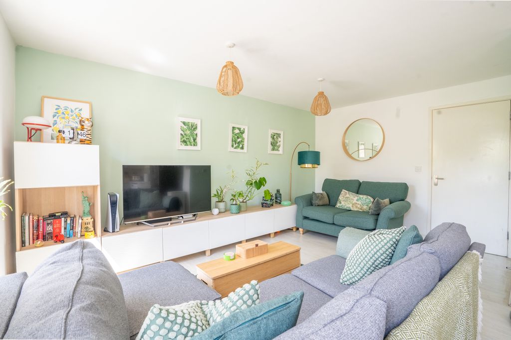 Property photo 2 of 13 43Raynvilleway11