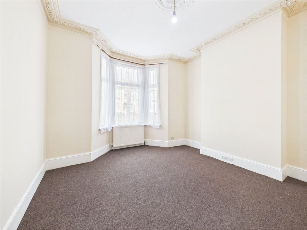 Property photo 3 of 33 Picture No. 15