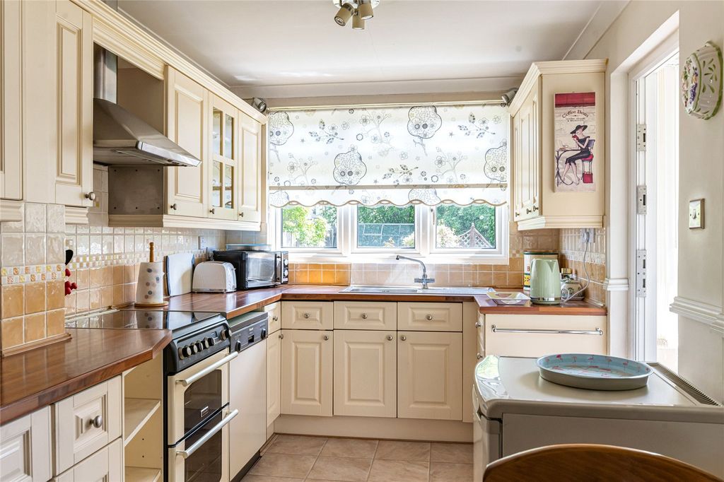 Property photo 3 of 16 Kitchen