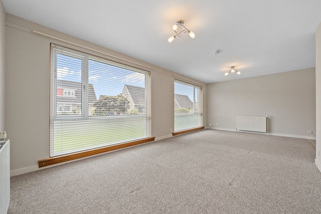 Property photo 3 of 32