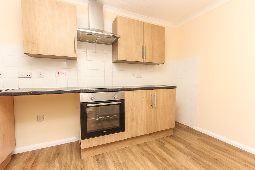 Property photo 3 of 10 Kitchen