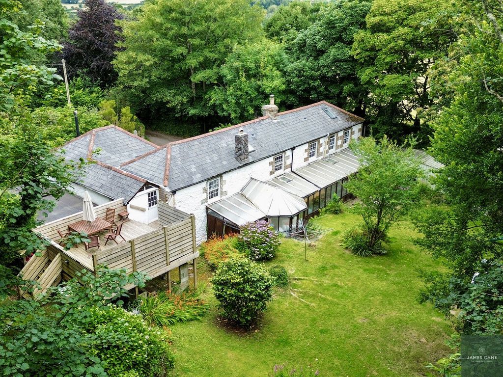Property photo 2 of 34