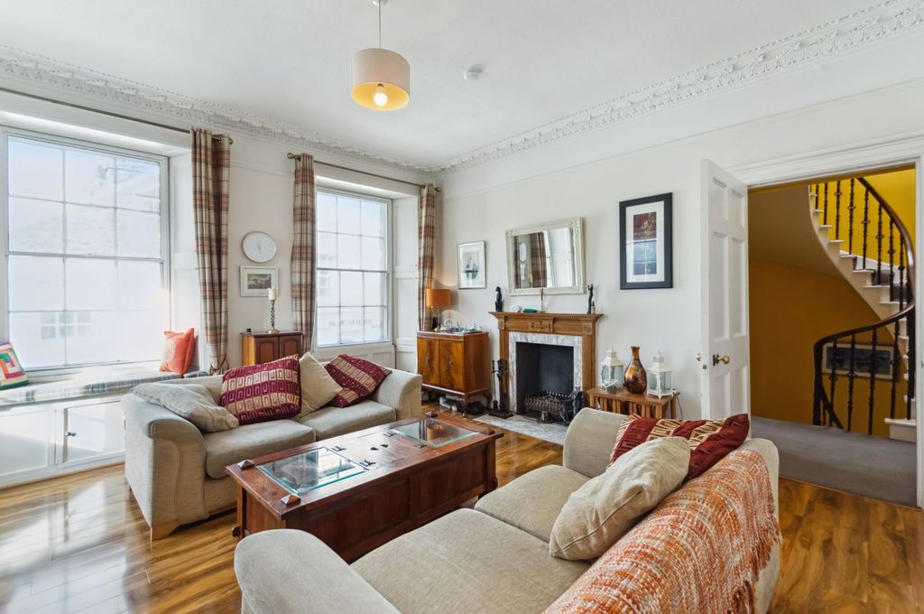 Property photo 2 of 32