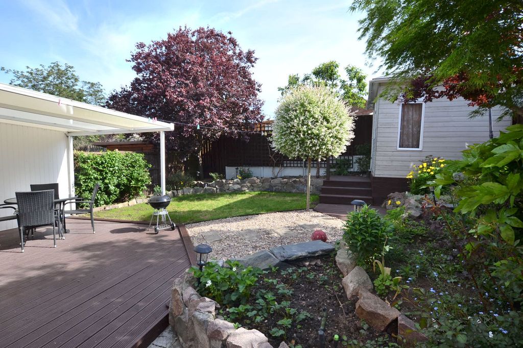Property photo 2 of 25