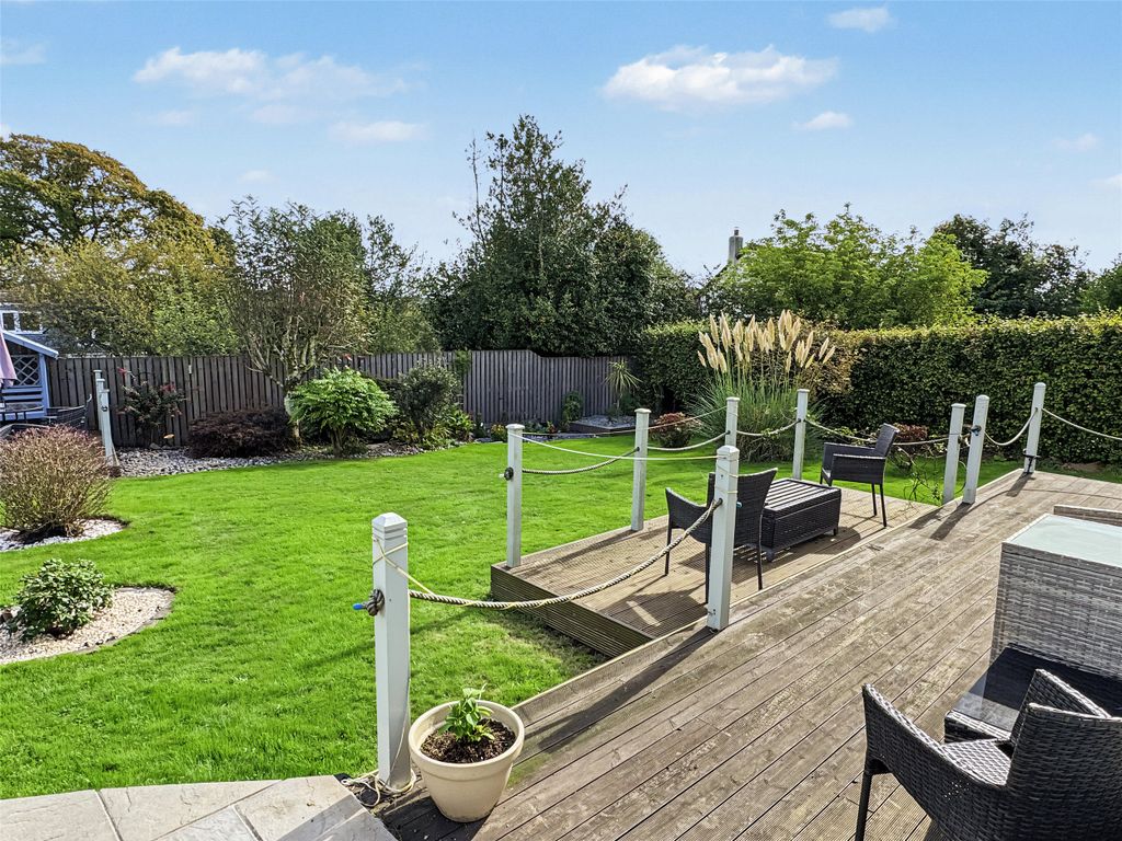 Property photo 2 of 17 Picture No. 12