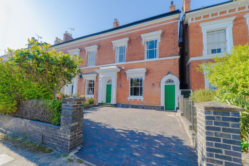 Property photo 1 of 27