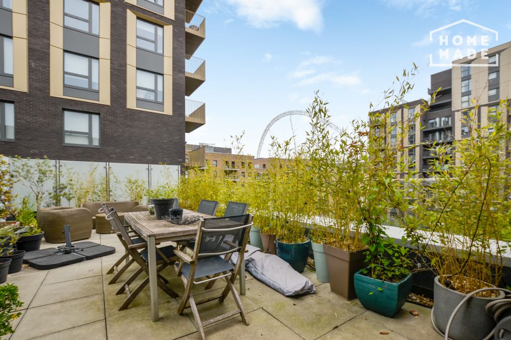 Property photo 3 of 12