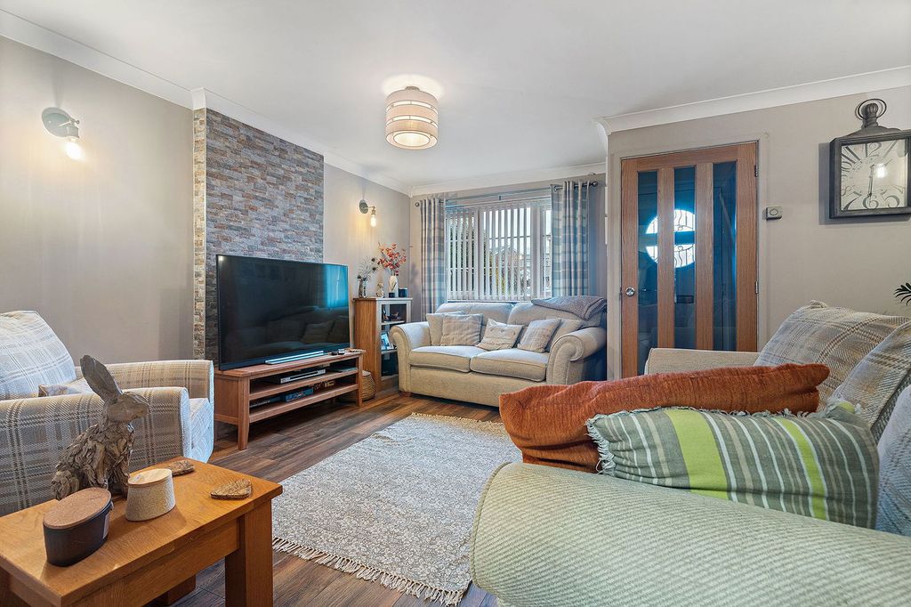 Property photo 3 of 27