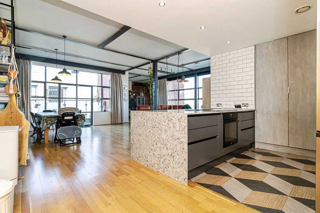 Property photo 3 of 28 Photo