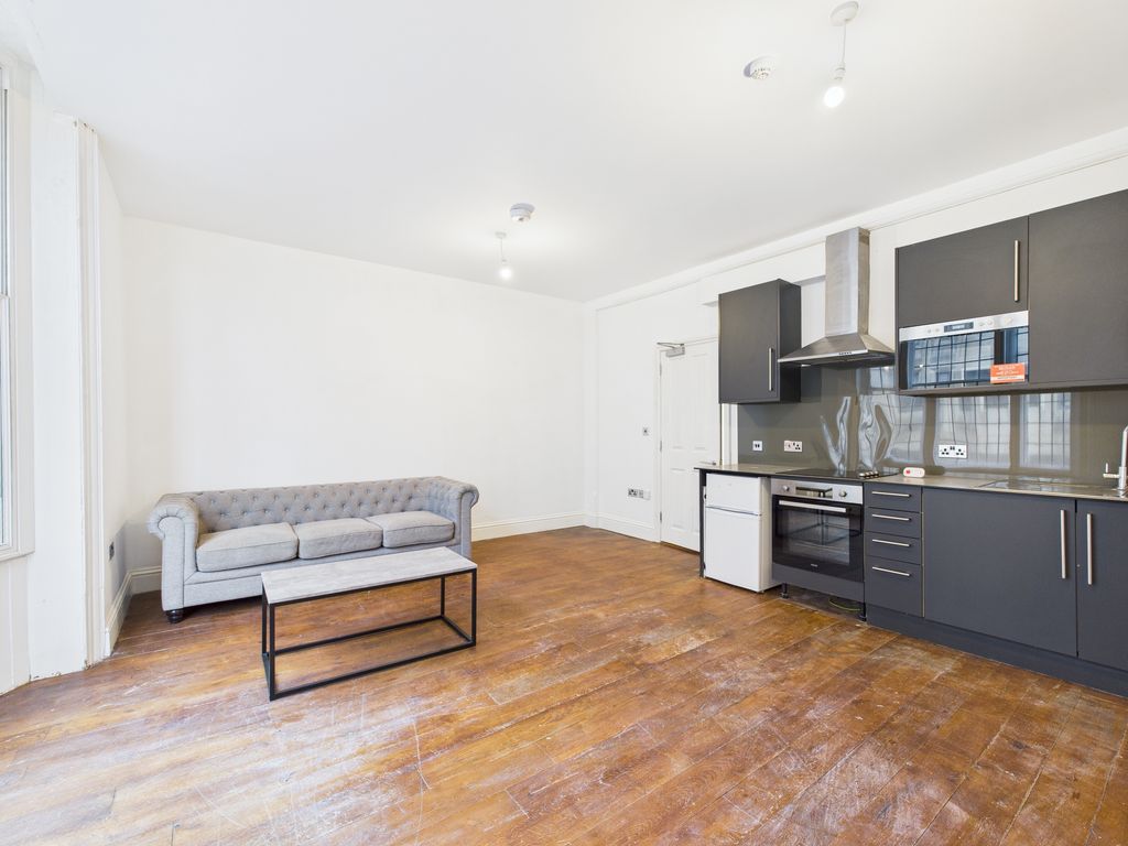 Property photo 3 of 9 Cam04693G0-Pr0086-Still003