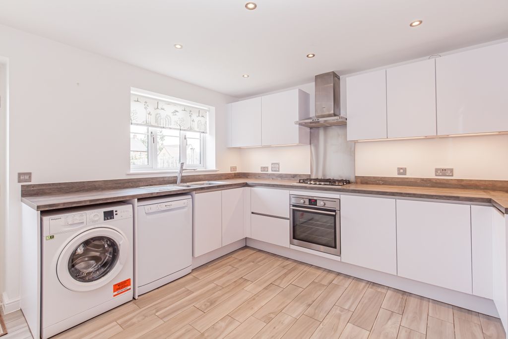 Property photo 3 of 8 139611