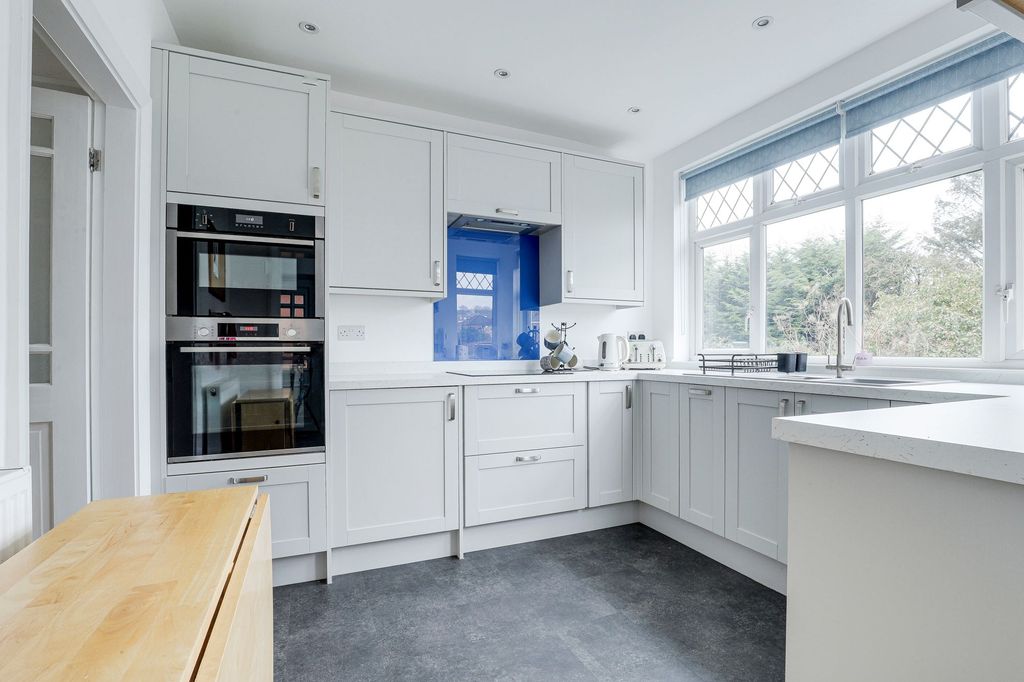 Property photo 3 of 25