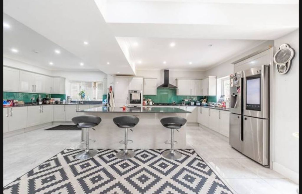 Property photo 3 of 4