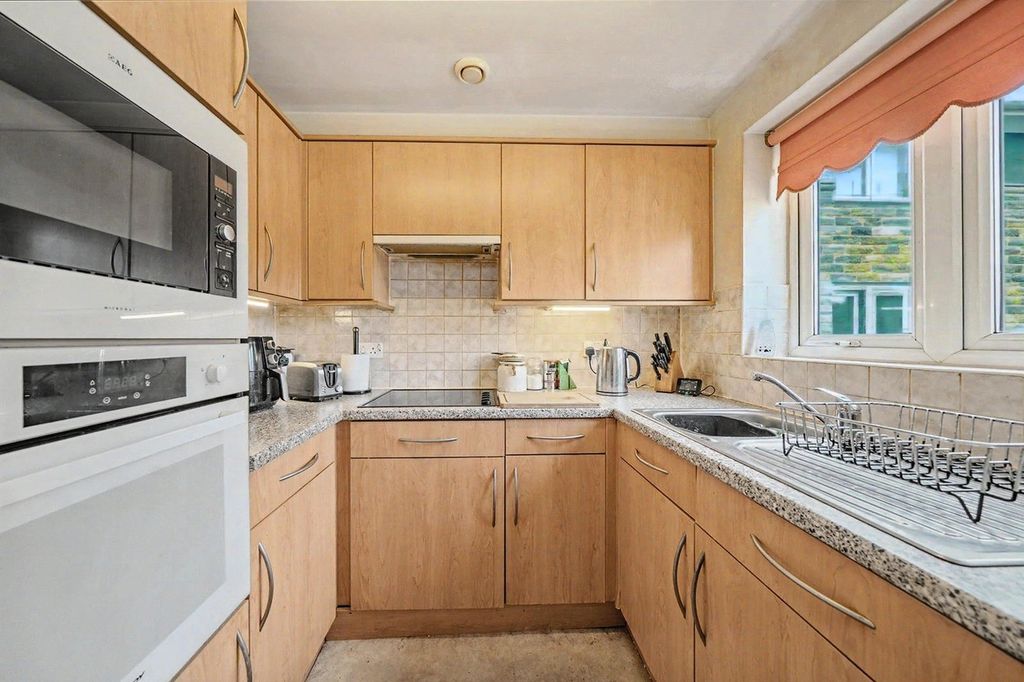 Property photo 3 of 14 Kitchen