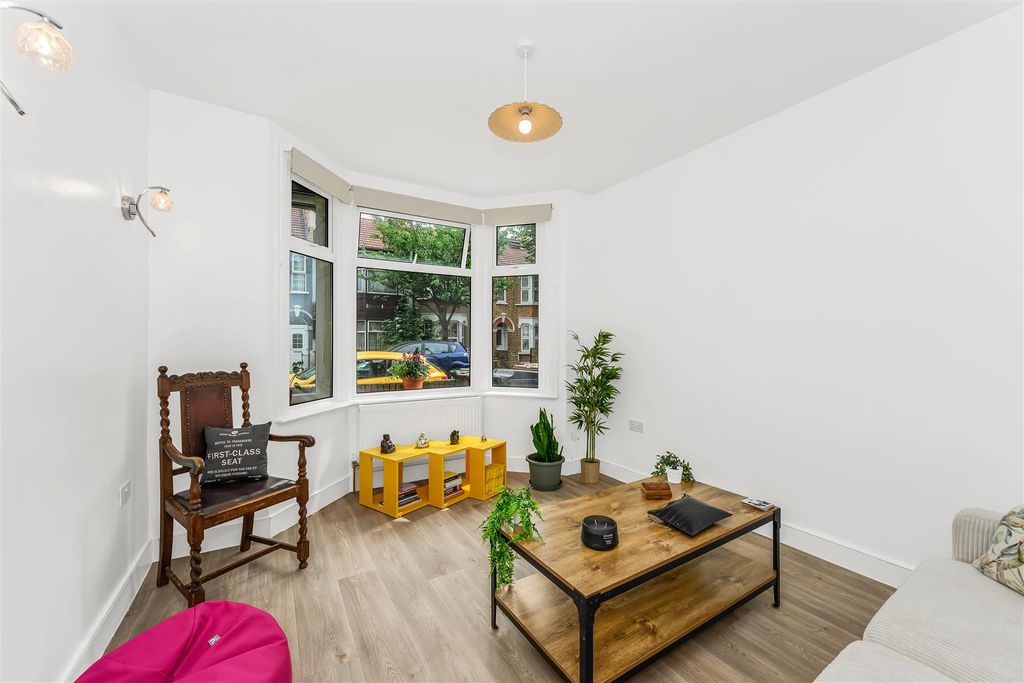 Property photo 2 of 31 22 Pembar Avenue-14.Jpg