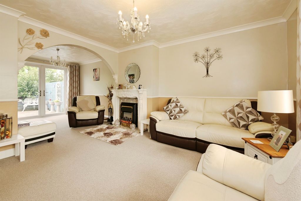 Property photo 2 of 36