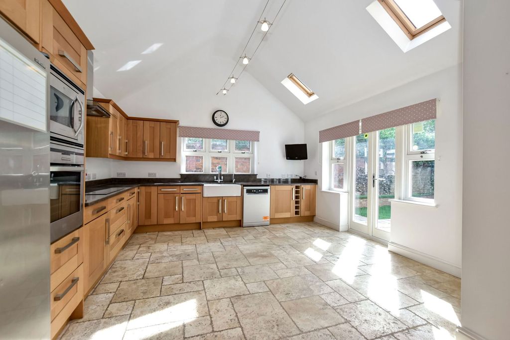 Property photo 2 of 12